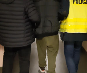 Ukradł butelkę wódki i zaatakował ochroniarza toruńskiego marketu