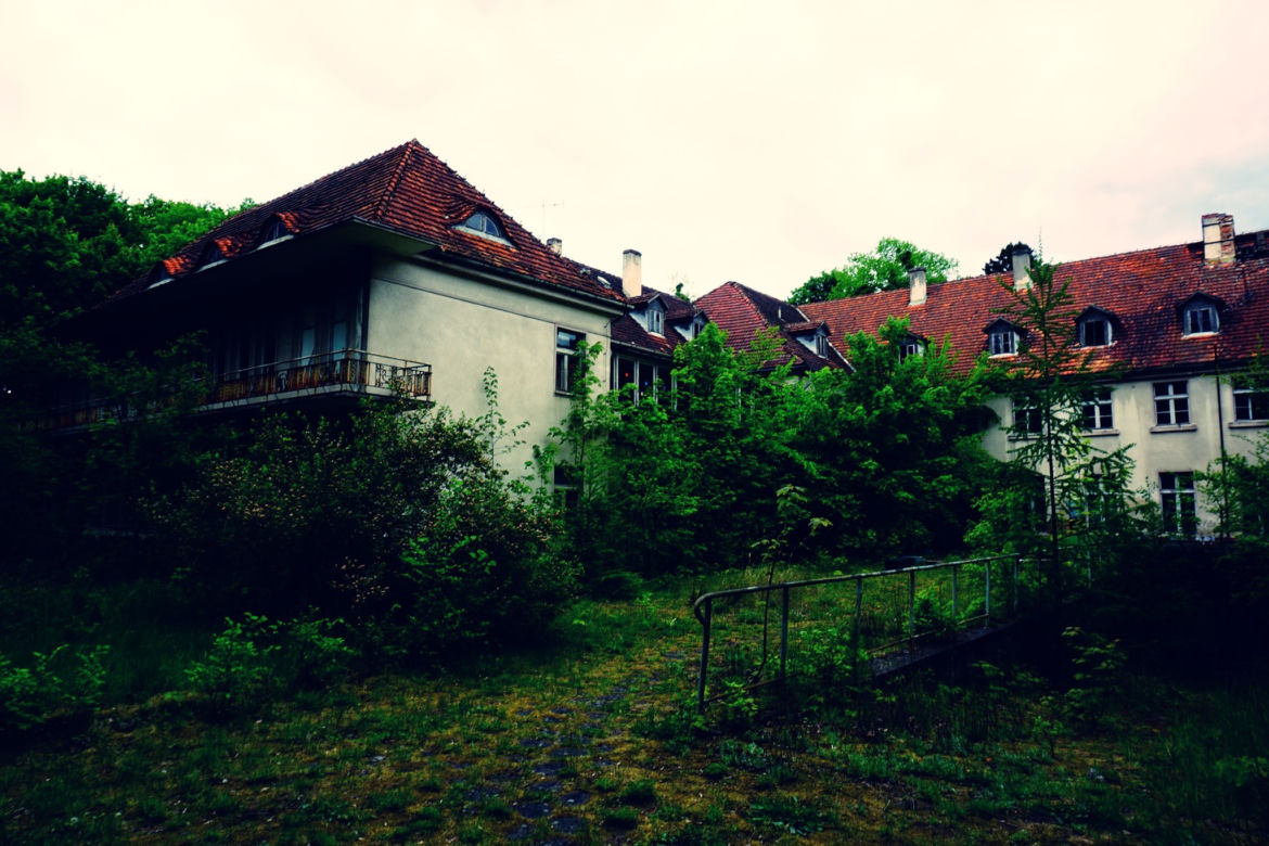 Opuszczony szpital rehabilitacyjny dla dzieci w Wielkopolsce [GALERIA]