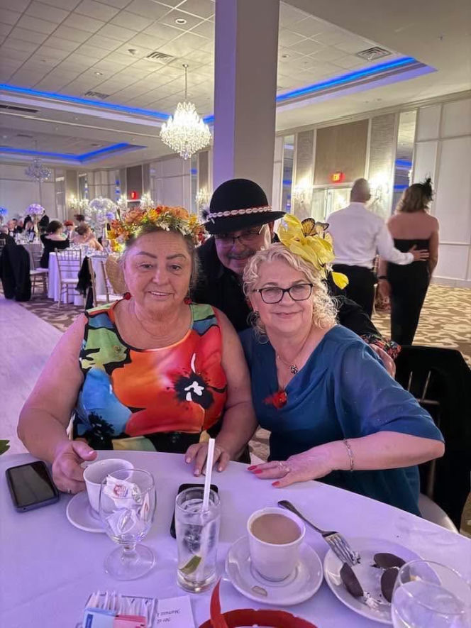 Wiosenny Bal „Szalonych Kapeluszy" Daru Serca w Chicago