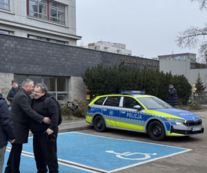 Ulice obstawione radiowozami, policjanci na ulicach. Co się dzieje w Warszawie?