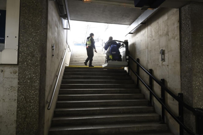 Warszawa. Wojsko na stacjach kolejowych