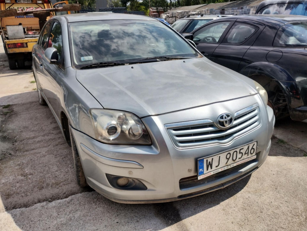 Drogowcy znów sprzedają wraki z ulicy. Wśród nich jest Chrysler w kwiatki
