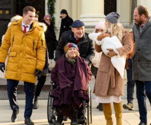 Barwy szczęścia odc. 2274. Teresa (Jolanta Lothe), Fryderyk Struzik (Paweł Nowisz),Staś (Olaf Kaprzyk), Iwona (Izabela Zwierzyńska), Marek (Marcin Perchuć), Wioletka 