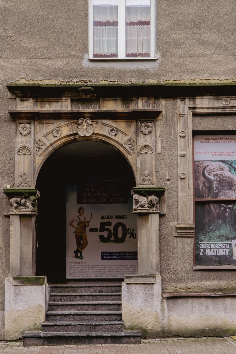 Renesansowy portal w bloku w Świdnicy