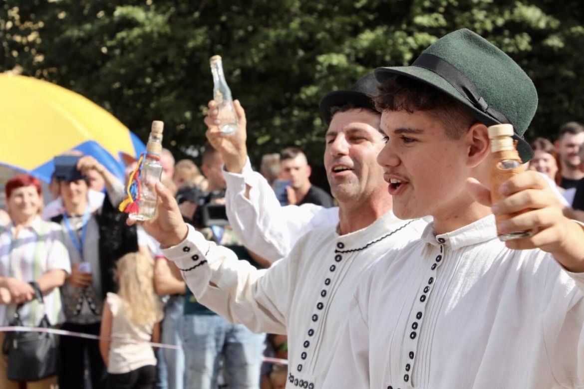 Rozpoczął się 60. jubileuszowy Tydzień Kultury Beskidzkiej. Przyjechało 20 zespołów z całego świata ZDJĘCIA, PROGRAM
