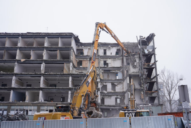 Rozbiórka słynnego budynku UW na Mokotowie