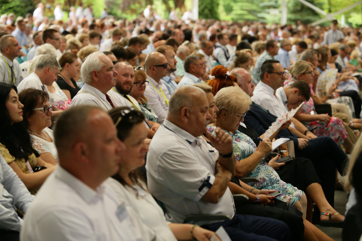 Kongres Świadków Jehowy 2024. W niedzielnych wydarzeniach wzięły udział tłumy