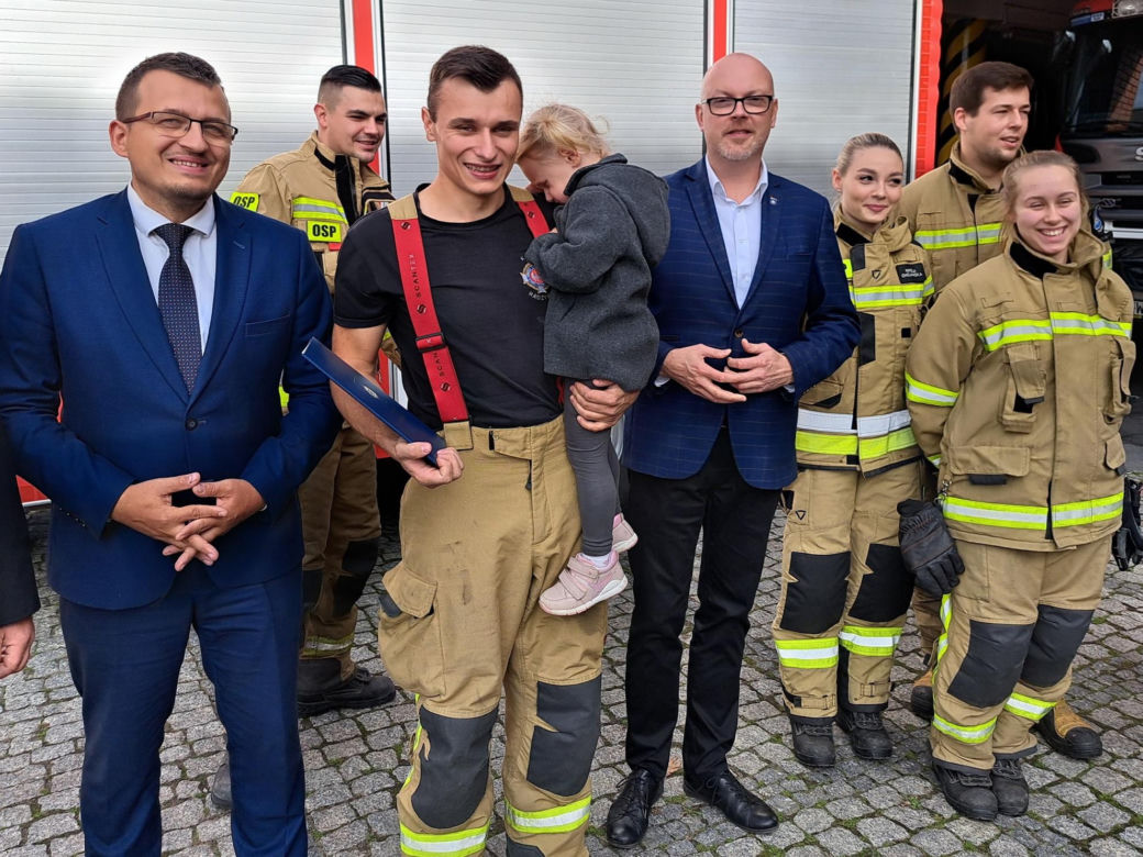 Pilna akcja ratunkowa na A2! Nikoś nie oddychał i był siny. Gdyby nie jego pomoc, doszłoby do tragedii
