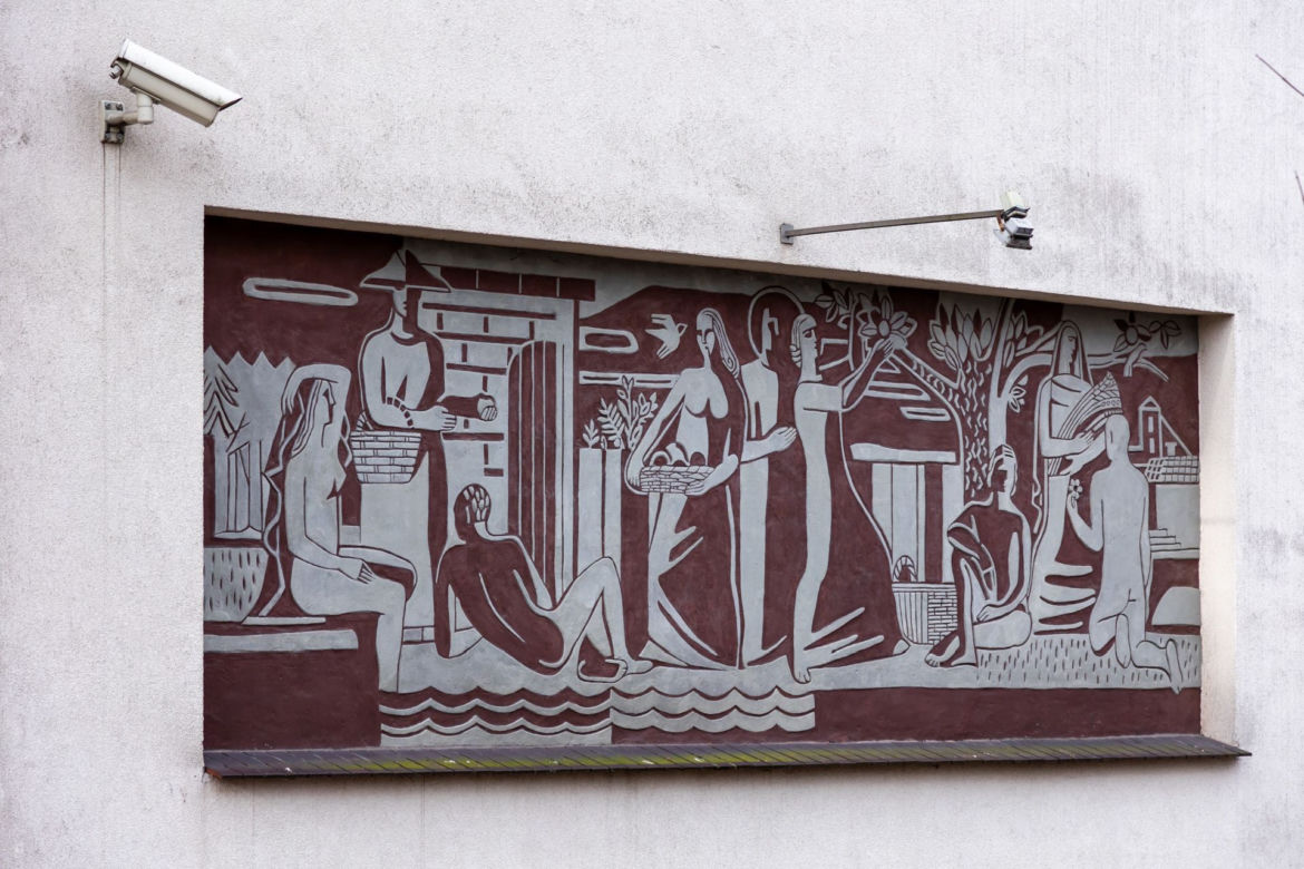 Nowe życie sgraffito. Zobacz odrestaurowane cztery warszawskie sgraffiti 