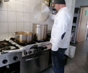 Poznaniacy gotują dla szpitali