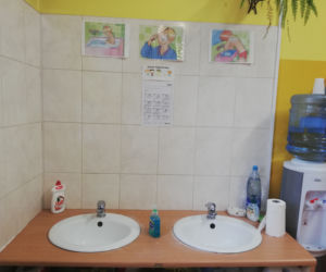 Przedszkolaki uczą, jak poprawnie myć ręce