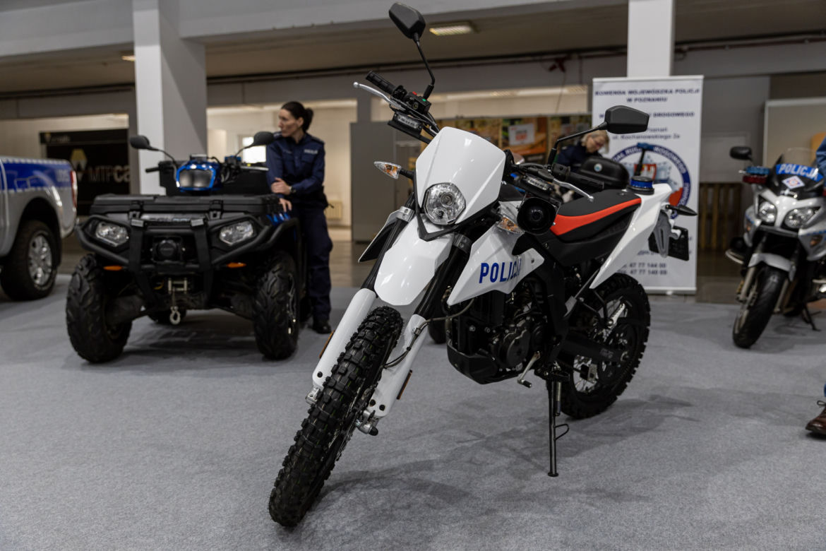 Poznań Motor Show 2022 trwa. Pojazdy policyjne także zachwycają 