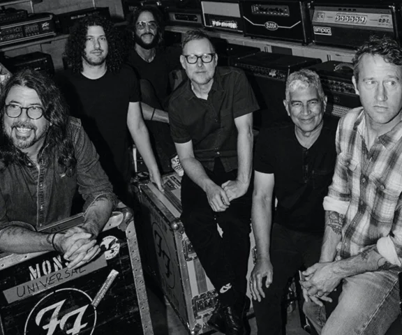 Foo Fighters zagrali z orkiestrą symfoniczną. Zespół powrócił do dawno niegranych utworów