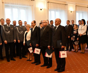 Białystok. Od 30 lat są związani z policją. Zobacz kto został wyróżniony