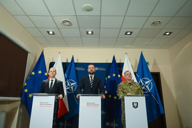 Szef MON Władysław Kosiniak-Kamysz podczas konferencji "Szpejowisko 2.0" w siedzibie Dowództwa Wojsk Obrony Terytorialnej w Zegrzu