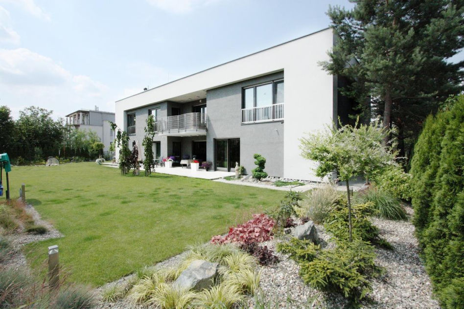 V4 Family Houses 2015