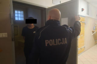 Nie chciał zapłacić za zamówione jedzenie, więc wyjął nóż. Szokujące kulisy napadu na dostawcę