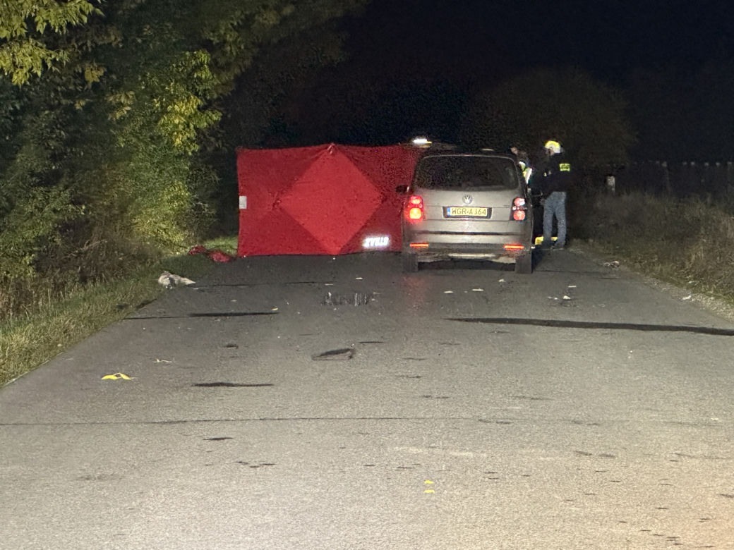  Tragedia pod Grójcem. Volkswagen huknął w rowerzystę. 54-latek nie żyje