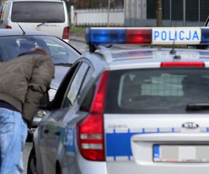 Policja policjant wóz policyjny
