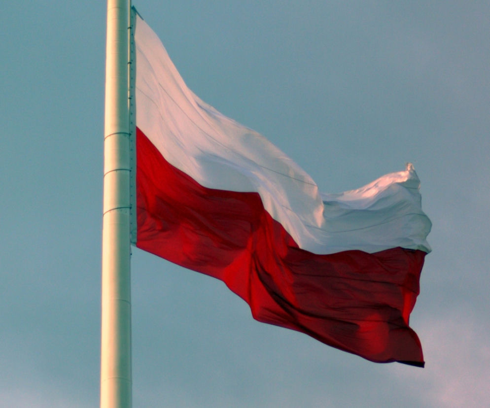 11 listopada - gdzie kupić flagę w Toruniu i jak poprawnie zawiesić flagę?