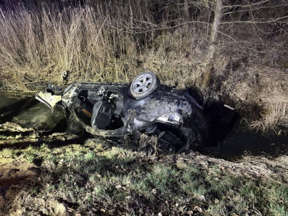 Nocny dramat w miejscowości Raj. Samochód wpadł do rowu, nie żyje młody kierowca