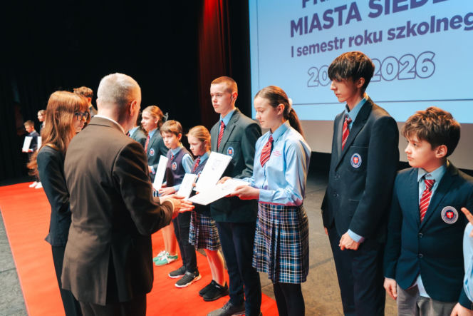 Najzdolniejsi uczniowie odebrali stypendia Prezydenta Miasta Siedlce