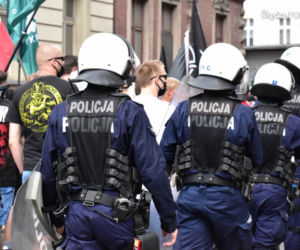 Katowice: Policjanci wśród nacjonalistów. Tajemnicza akcja służb na marszu! 