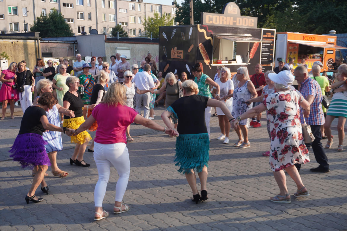 Dni Skarżyska-Kamiennej 2024. Potańcówka przed Miejskim Centrum Kultury