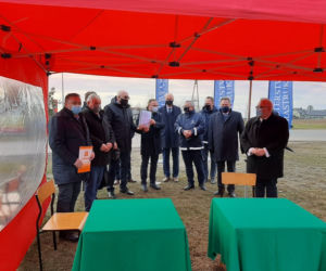 Podpisanie umowy na przebudowę skrzyżowania w Chojnach Młodych