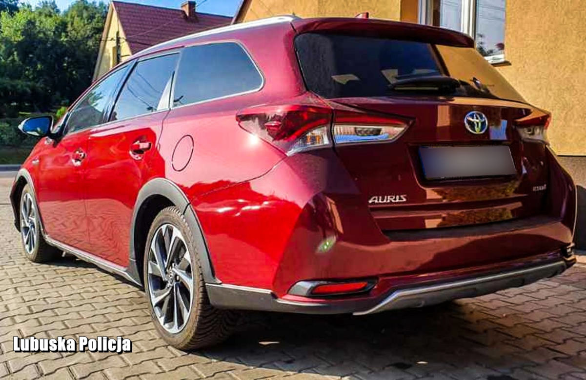 uciekał skradzioną Toyotą Auris. Ścinał zakręty i wyprzedzał na skrzyżowaniach