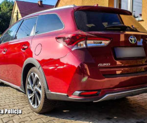 uciekał skradzioną Toyotą Auris. Ścinał zakręty i wyprzedzał na skrzyżowaniach