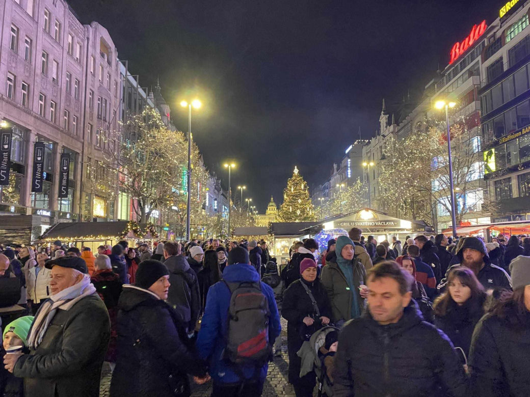To jeden z najpopularniejszych jarmarków bożonarodzeniowych na świecie! Jak wygląda świąteczna atmosfera w Pradze?