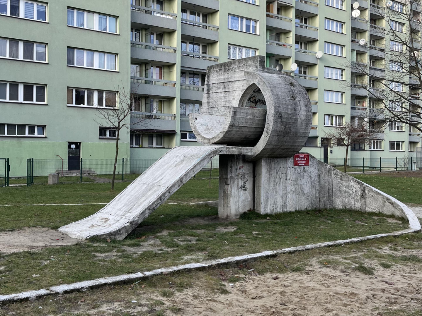 Betonowa zjeżdżalnia w Tychach