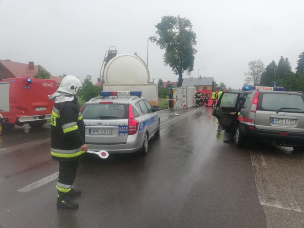 Tragiczne zderzenie busa z ciężarówką w Adamówce