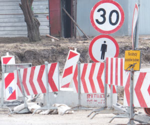 9. Wstrzymanie budowy przy przyjeździe kolejowym na ul. Klepackiej
