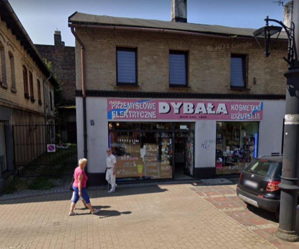 Sklep Dybała w Świętochłowicach z szyldem oferującym artykuły elektryczne i biżuterię. O likwidacji przeczytasz na SE.
