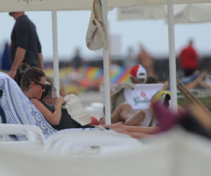 Olga Frycz haftuje na plaży