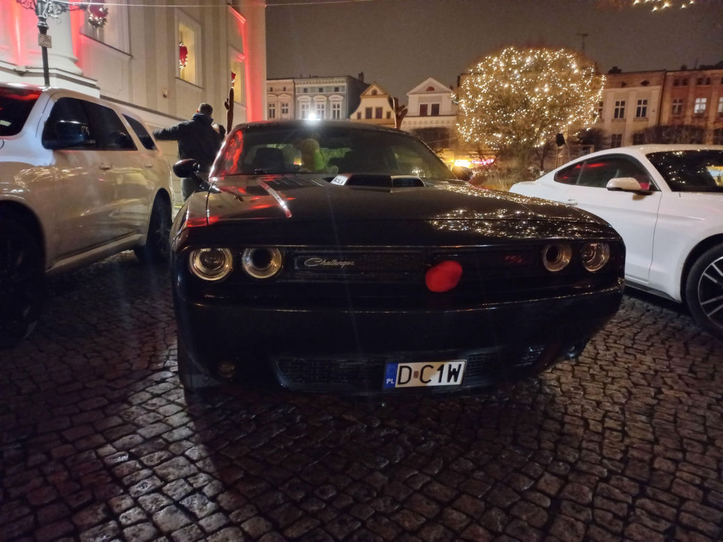 Świąteczny Zlot Amerykańskich Samochodów na Rynku w Lesznie