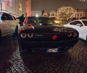 Świąteczny Zlot Amerykańskich Samochodów na Rynku w Lesznie