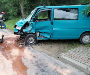Łazy Biegonickie. Jedna osoba w szpitalu po zderzeniu dwóch dostawczaków