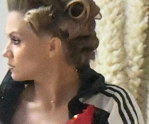 Agnieszka Kaczorowska w wałkach na głowie. Tak szykowała się na ramówkę TVP