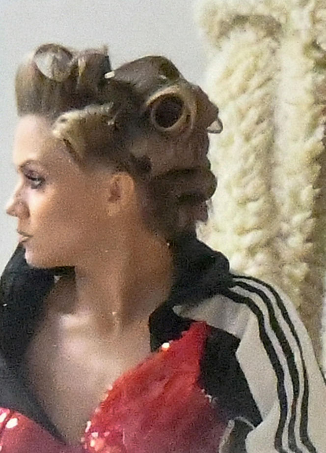 Agnieszka Kaczorowska w wałkach na głowie. Tak szykowała się na ramówkę TVP