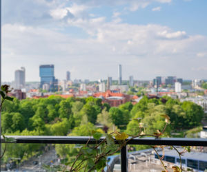 Damrota Garden - apartamentowiec w Katowicach z drzewami na fasadzie i dachu - czerwiec 2026