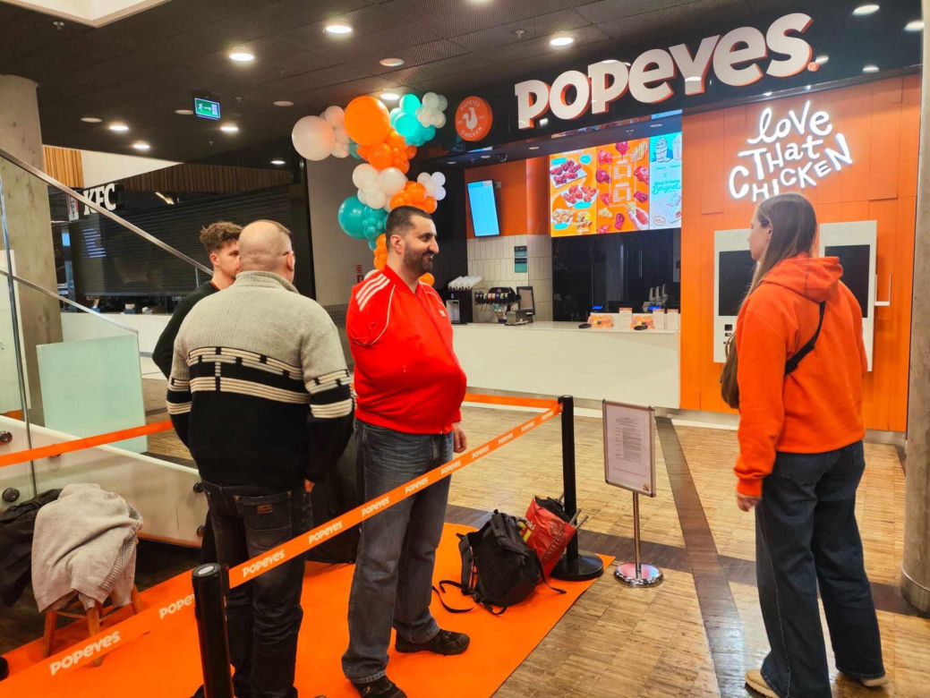 Popeyes rozda roczny voucher na kanapki. Pierwsi goście czekali całą noc