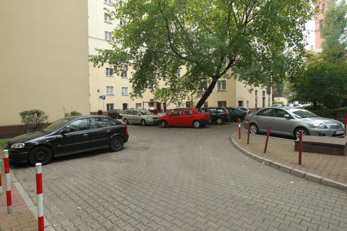  Wyrzucą samochody z wolskich podwórek 
