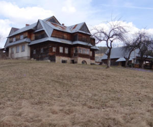 To jedna z najpiękniejszych wsi w Małopolsce. Jest dumą Podhala, która powstała pastwiskach