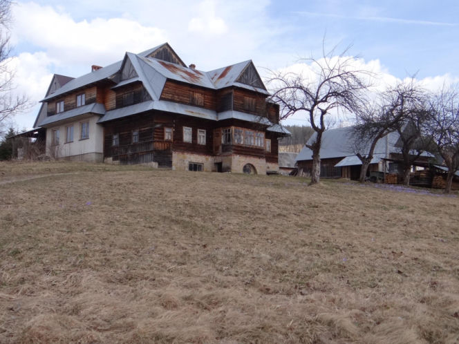 To jedna z najpiękniejszych wsi w Małopolsce. Jest dumą Podhala, która powstała pastwiskach