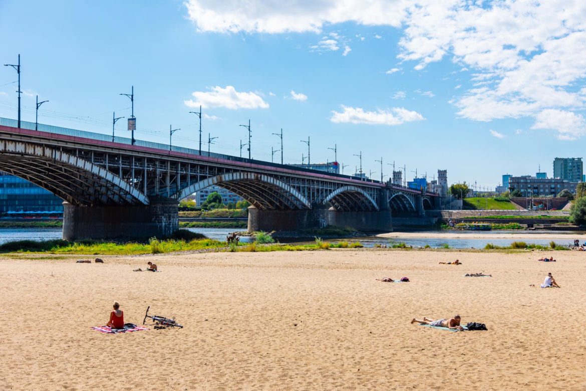 Plaża Poniatówka – widok z poziomu piasku