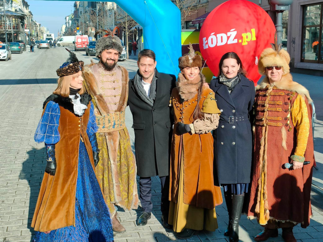 Polonez dla Łodzi. Zobacz, jak zatańczyli go mieszkańcy