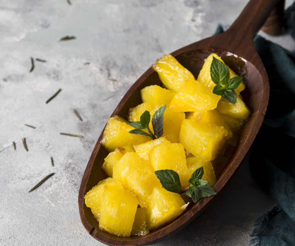 Flambirowany ananas z programu Zakupy pod Kontrolą